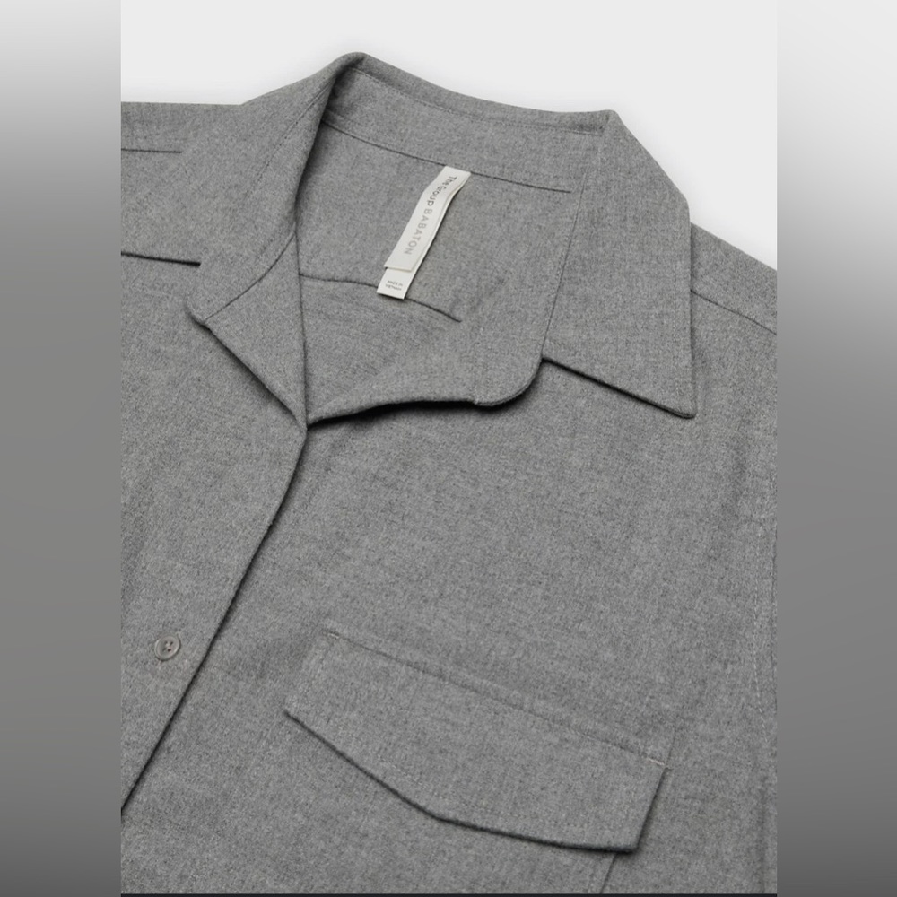 Aritzia Babaton long sleeve button up- small